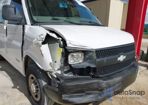 2004 Chevrolet Express from USA, damaged, VIN 1GCGG25V141114552